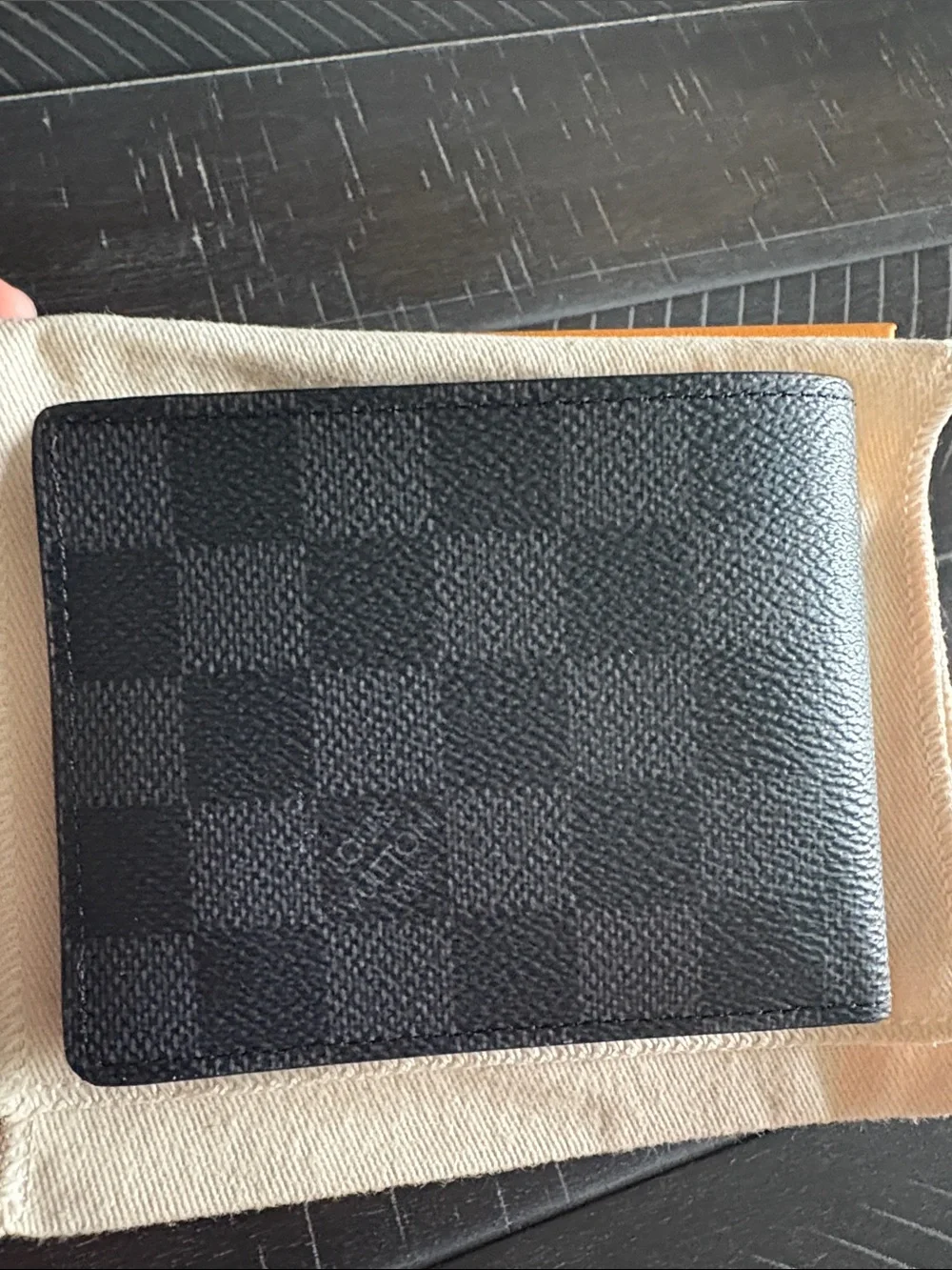 Louis Vuitton Men’s Wallet. - Picture 2 of 6